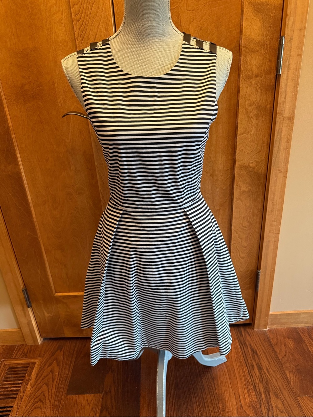 kate spade Black and White Striped Sleeveless Fit-and-Flare Dress sz 0